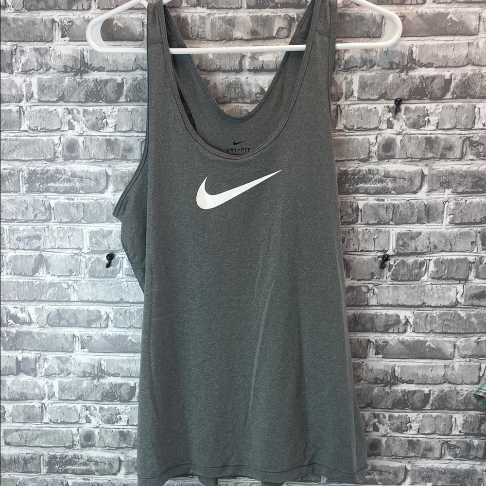 Nike Women's gray
Tank Top